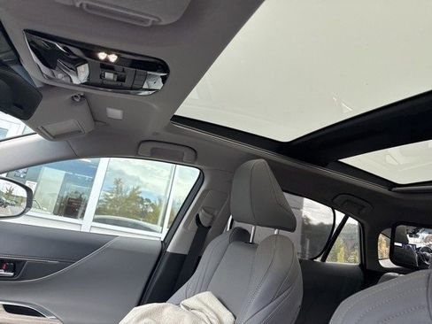 Used 2024 Toyota Venza LE image 7