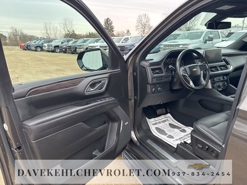 Used 2021 Chevrolet Suburban LT w/ Luxury Package image 16