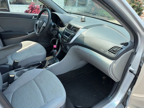Used 2015 Hyundai Accent GLS FWD image 10