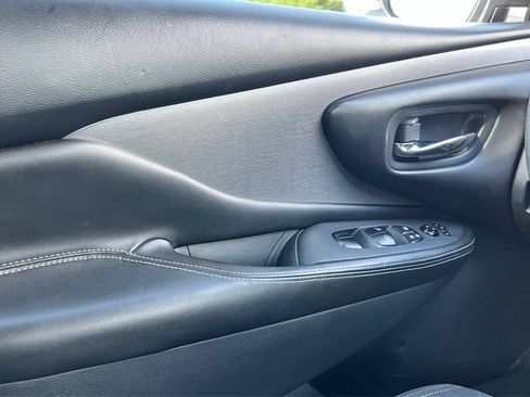 Used 2022 Nissan Murano S FWD image 25