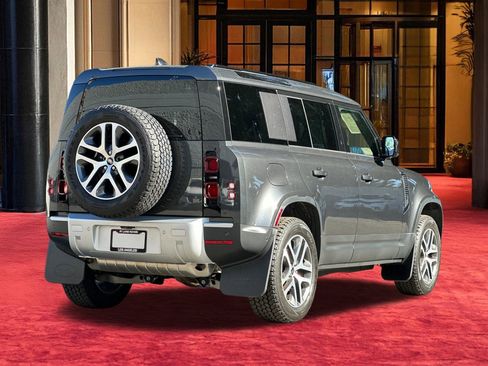 Used 2025 Land Rover Defender 110 S image 10