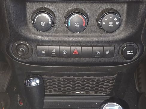 Used 2014 Jeep Wrangler Unlimited Sahara w/ Connectivity Group AWD/4WD image 17