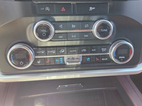 Used 2024 Ford Expedition Limited image 19
