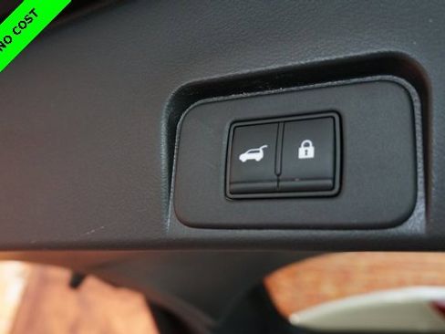 Used 2022 Nissan Rogue SV w/ SV Premium Package image 45