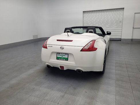 Used 2017 Nissan 370Z Roadster image 7