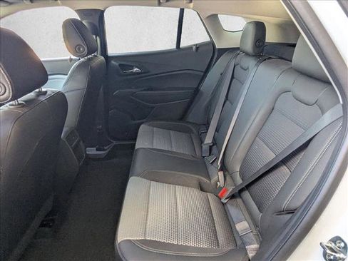 Used 2025 Chevrolet Trax LT FWD image 17
