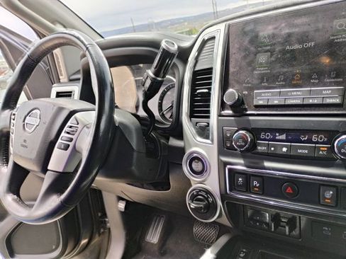 Used 2021 Nissan Titan SV w/ SV Convenience Package image 14