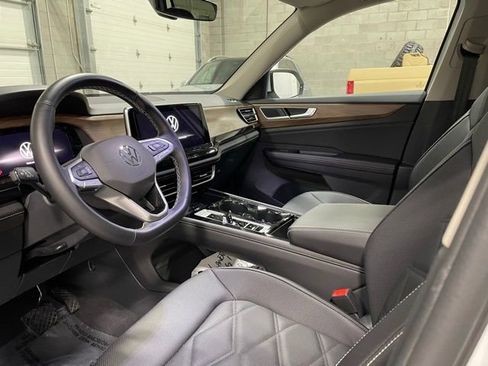 New 2025 Volkswagen Atlas SE image 11