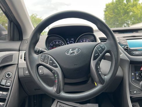 Used 2014 Hyundai Elantra SE w/ Option Group 02 FWD image 16