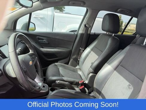 Used 2017 Chevrolet Trax LT w/ LT Convenience Package AWD/4WD image 4