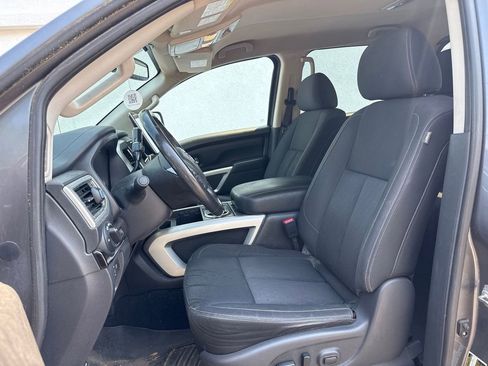 Used 2018 Nissan Titan SV w/ SV Convenience Package AWD/4WD image 4