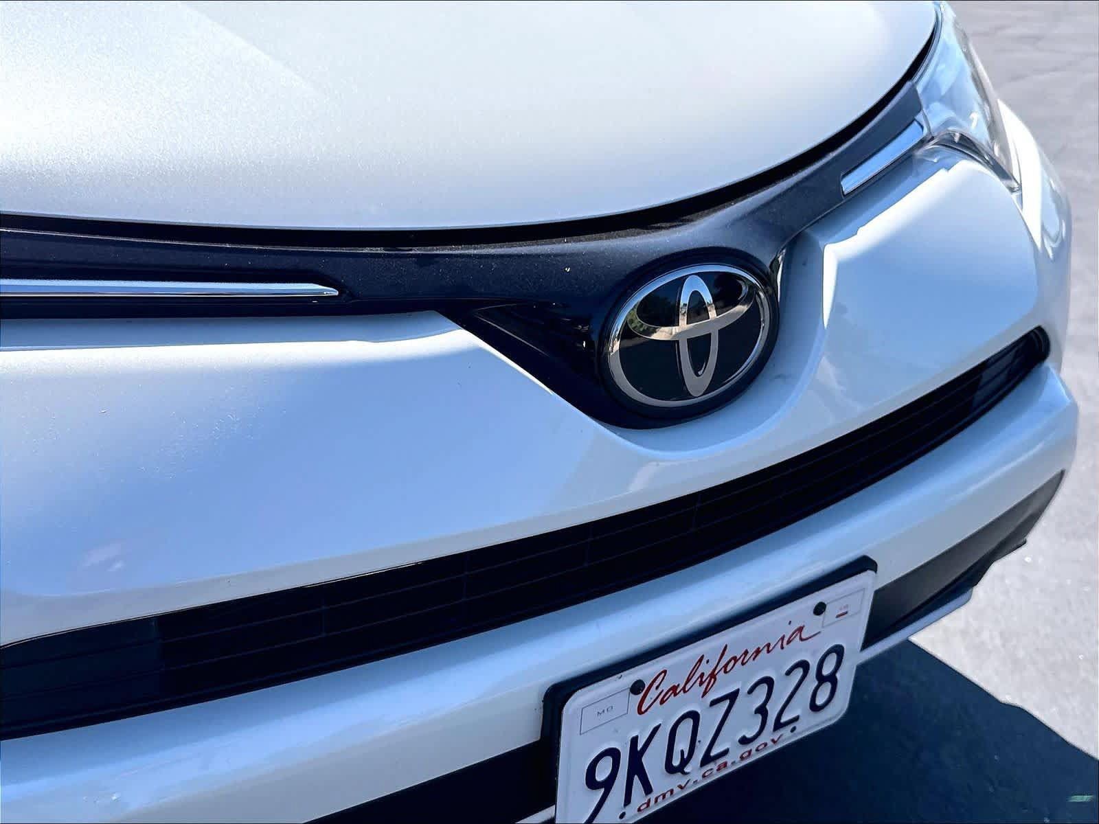 Used 2018 Toyota RAV4 Limited w/ All Weather Liner Package AWD/4WD image 32