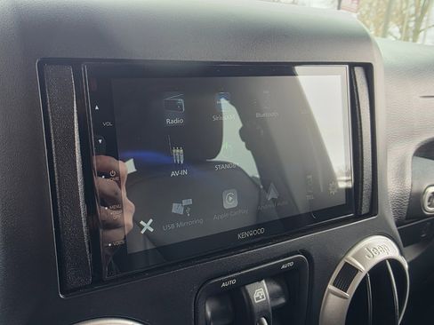 Used 2016 Jeep Wrangler Unlimited Sahara image 8