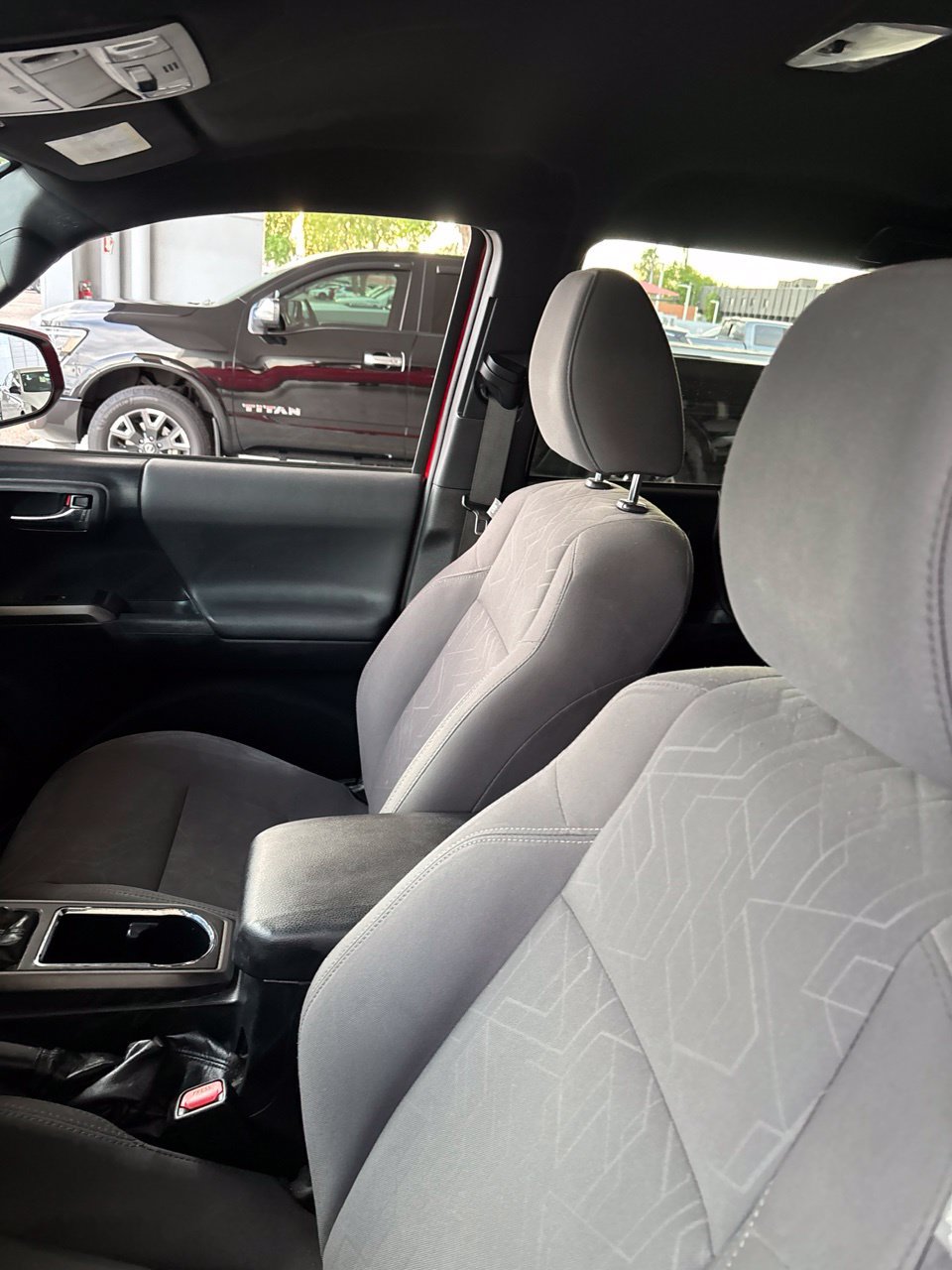 Used 2019 Toyota Tacoma TRD Sport w/ Technology Package RWD image 6