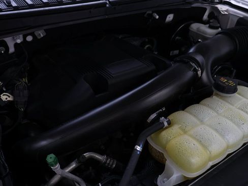 Used 2019 Ford Expedition XLT image 30