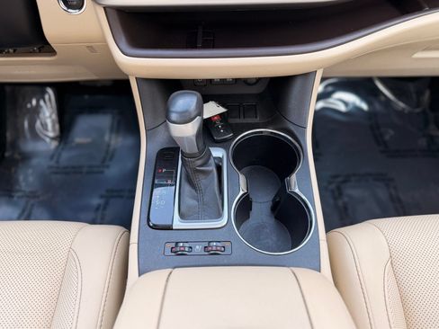 Used 2019 Toyota Highlander Limited Platinum FWD image 31