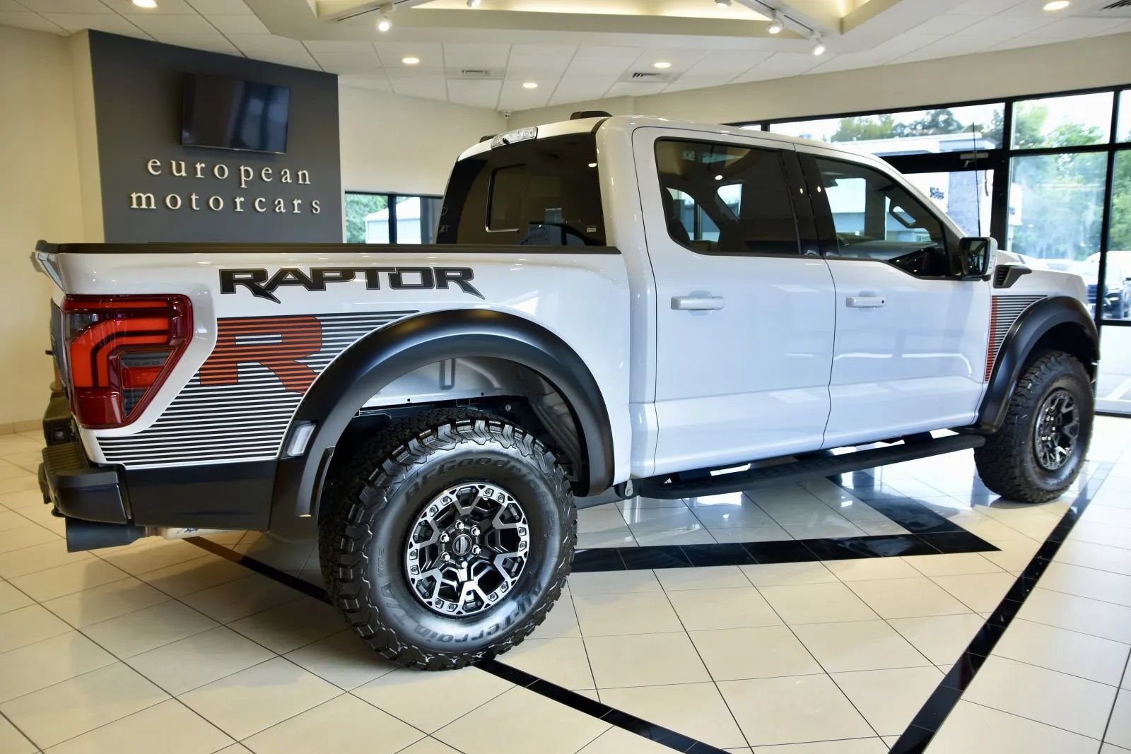 Used 2025 Ford F150 Raptor w/ Equipment Group 803A Raptor R AWD/4WD image 7