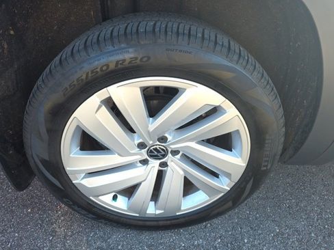 Used 2023 Volkswagen Atlas Cross Sport SE image 7