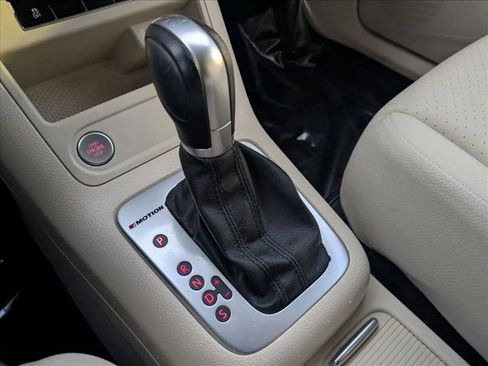 Used 2017 Volkswagen Tiguan S image 12