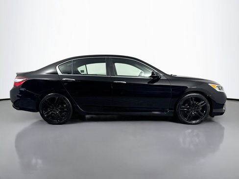 Used 2017 Honda Accord Sport image 4