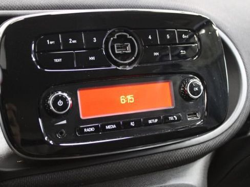Used 2019 smart fortwo electric drive RWD image 12