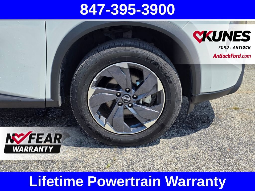 Used 2025 Nissan Rogue SV FWD image 12