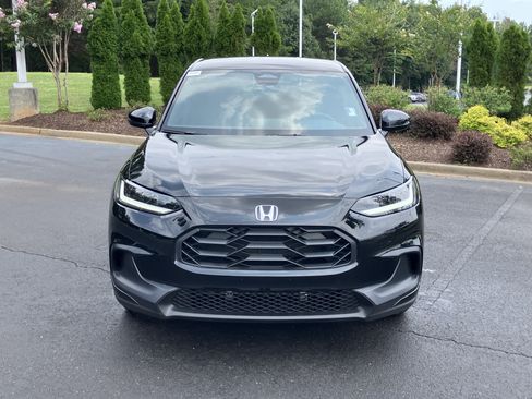Used 2025 Honda HR-V Sport image 3