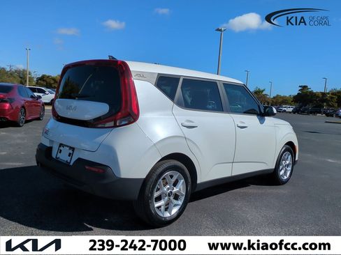 Certified 2022 Kia Soul LX w/ Technology Package image 5