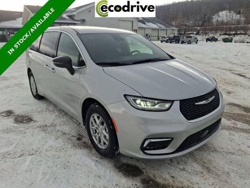 New 2026 Chrysler Pacifica Select image 1