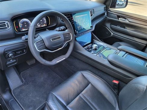 Used 2023 Jeep Wagoneer 4WD w/ Premium Group I image 19