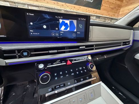 Used 2025 Hyundai Santa Fe Limited image 18