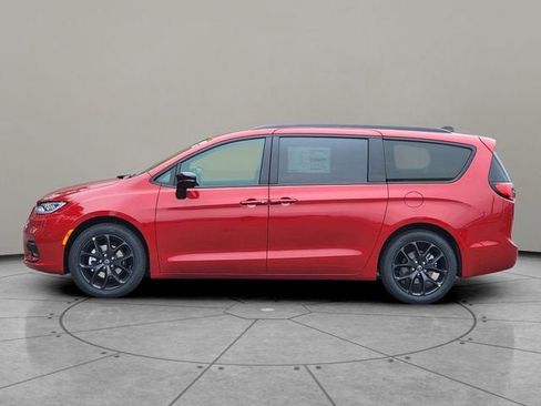 New 2026 Chrysler Pacifica Select w/ S Appearance Package FWD image 9