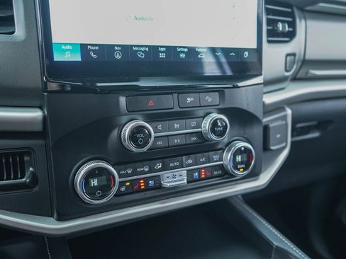 Used 2023 Ford Expedition Max XLT image 12