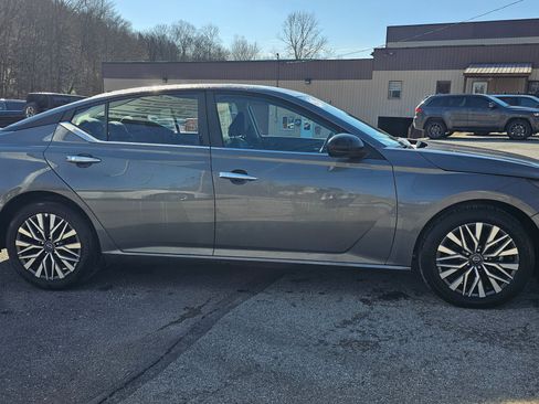 Used 2025 Nissan Altima 2.5 SV FWD image 5