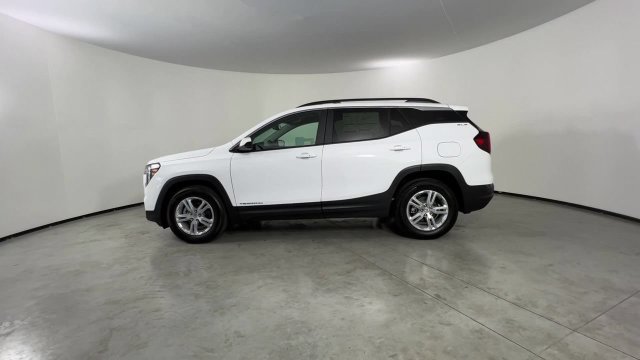 Used 2023 GMC Terrain SLE w/ Driver Convenience Package FWD image 5