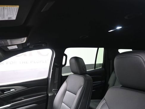 Used 2025 Chevrolet Traverse LT image 17