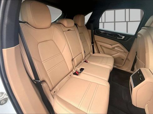 Used 2023 Porsche Cayenne AWD/4WD image 27