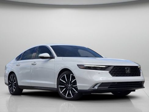 Used 2024 Honda Accord Touring image 2