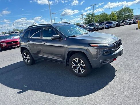 Used 2015 Jeep Cherokee Trailhawk AWD/4WD image 3