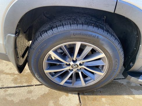 Used 2019 Toyota Highlander XLE image 31