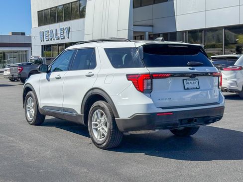 Certified 2025 Ford Explorer Active AWD/4WD image 3