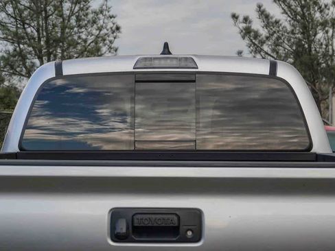 Used 2023 Toyota Tacoma TRD Off-Road image 19