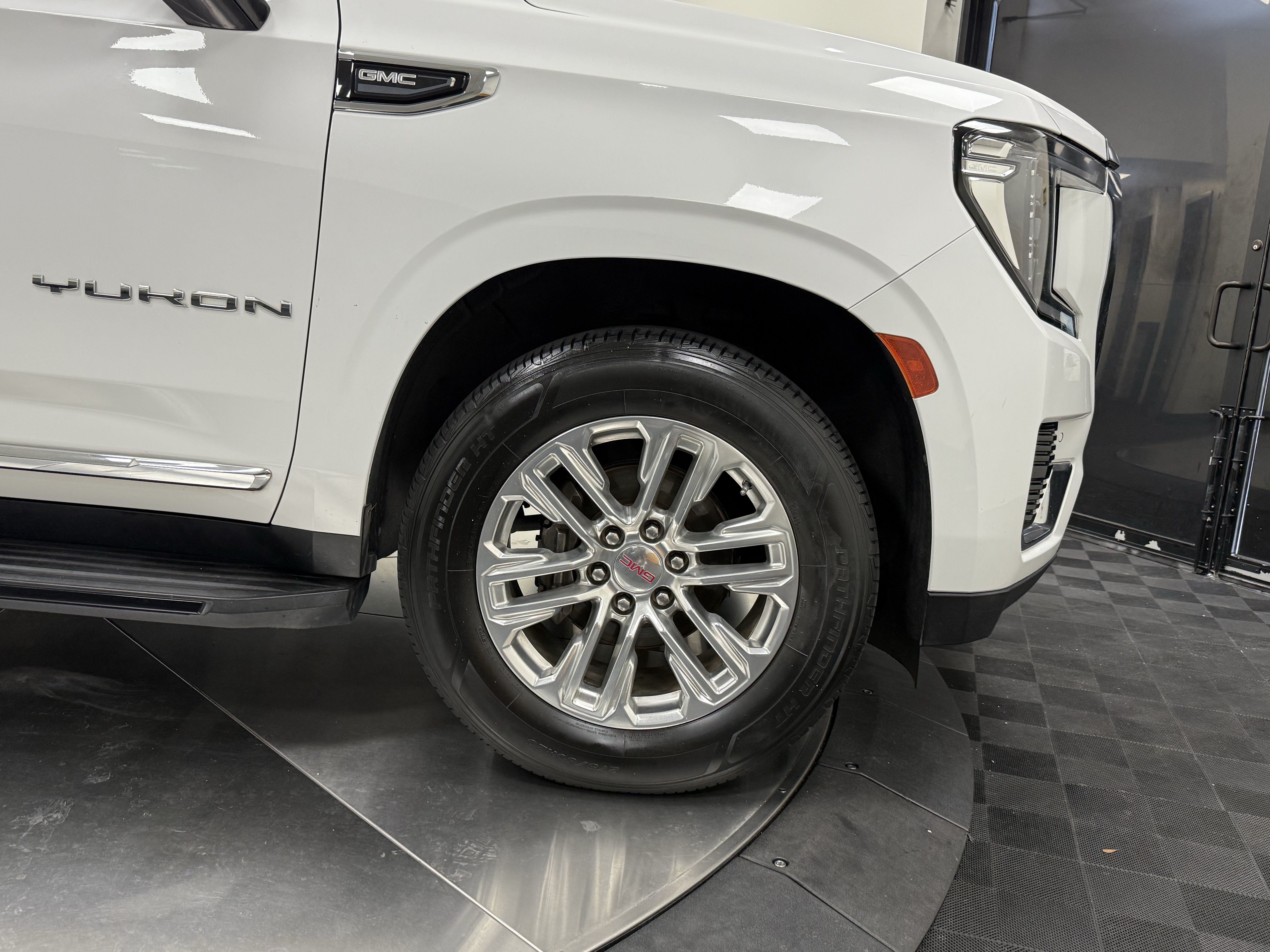 Used 2021 GMC Yukon SLT RWD image 9