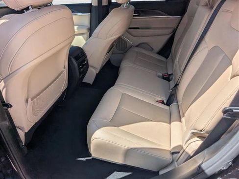 Used 2022 Jeep Grand Cherokee Limited RWD image 18
