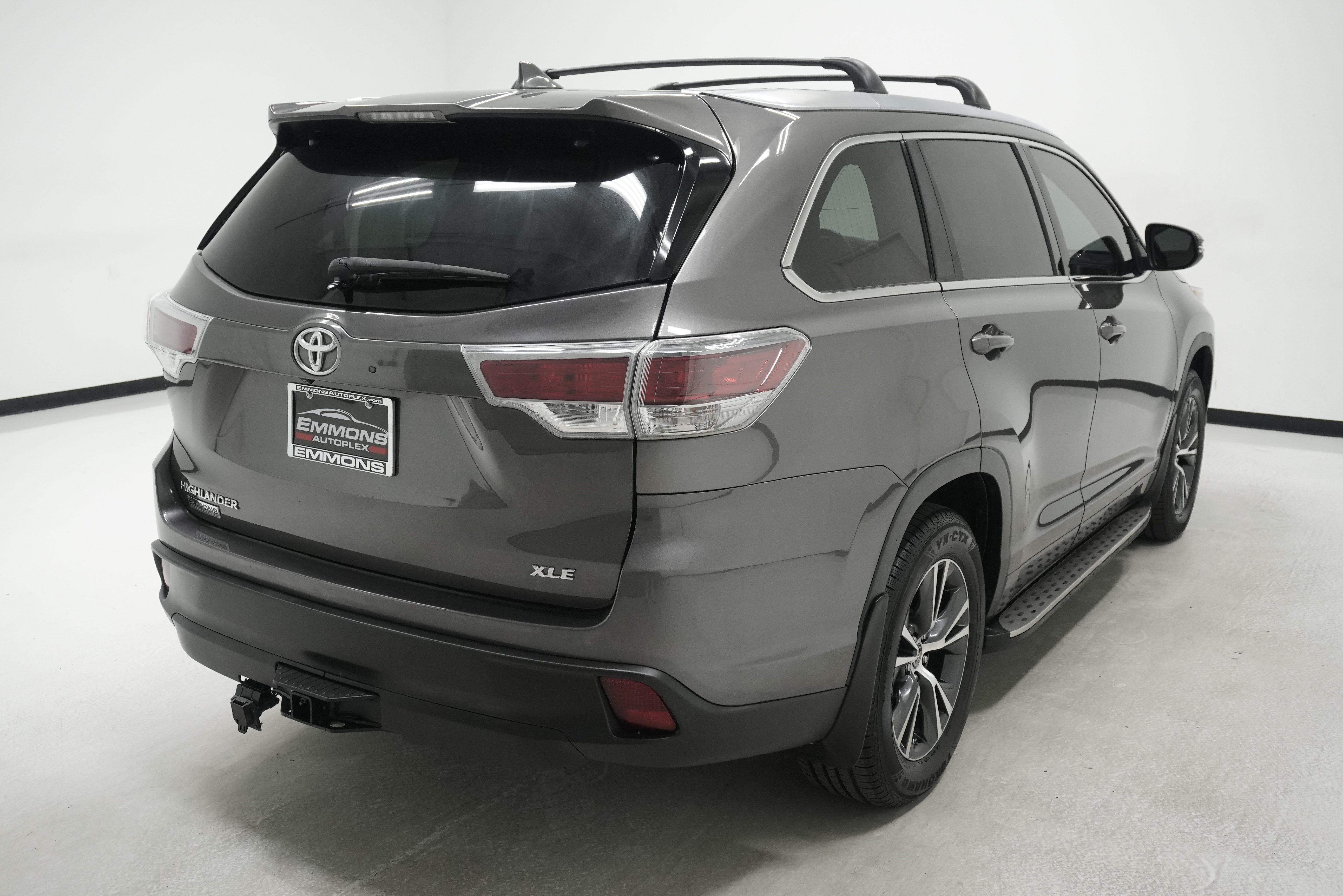 Used 2016 Toyota Highlander XLE FWD image 4