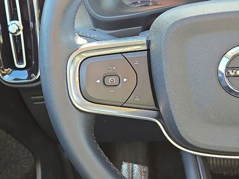 Certified 2025 Volvo XC40 B5 Core image 20