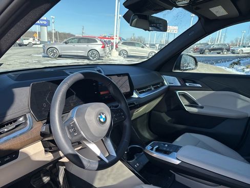 Used 2025 BMW X1 xDrive28i w/ Technology Package image 17
