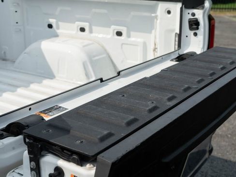 Used 2024 GMC Sierra 1500 SLT image 13