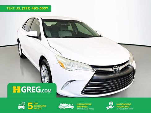 Used 2016 Toyota Camry LE image 1