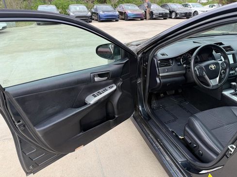 Used 2012 Toyota Camry SE image 8